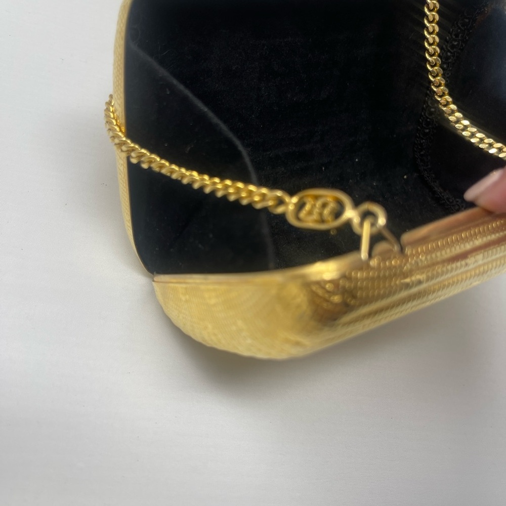 Gold Chain Clutch with 🎀 Accent - Picture 13 of 13
